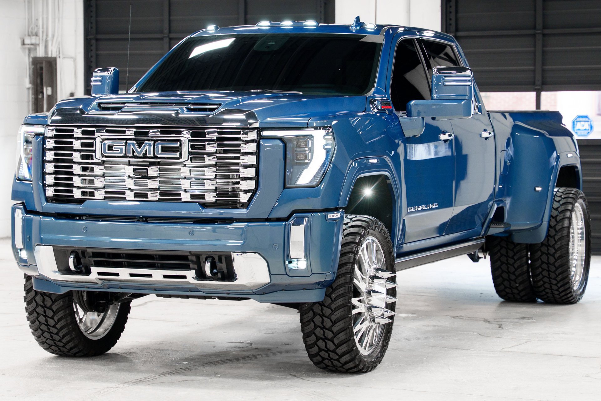 Used 2026 GMC Sierra 3500 Denali w/ Denali Reserve Package AWD/4WD image 11