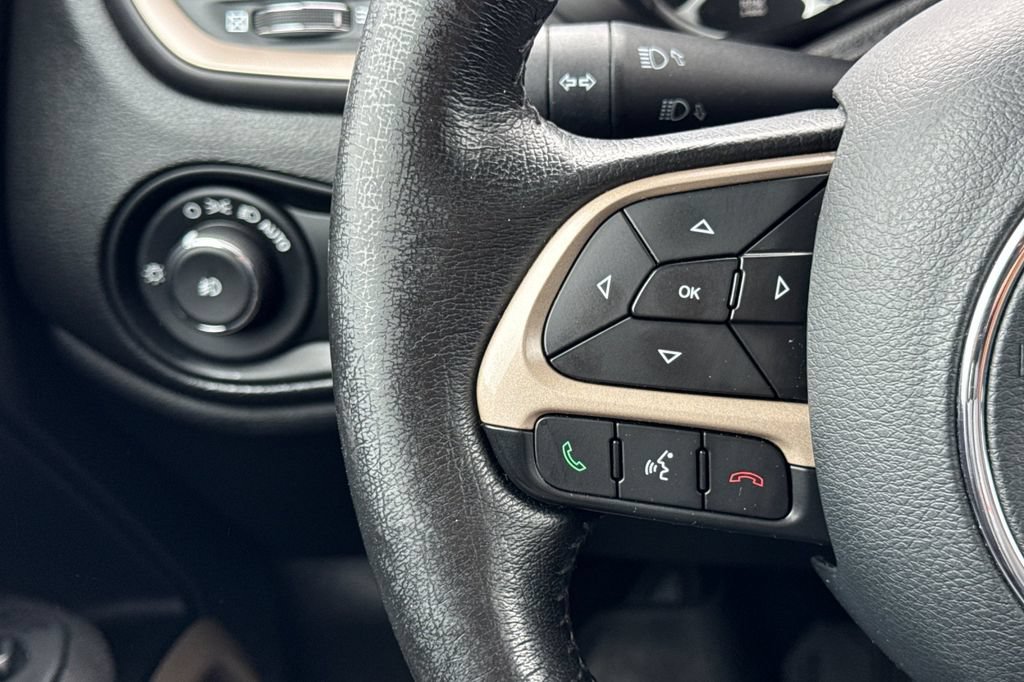 Used 2015 Jeep Renegade Latitude w/ Cold Weather Group II AWD/4WD image 28
