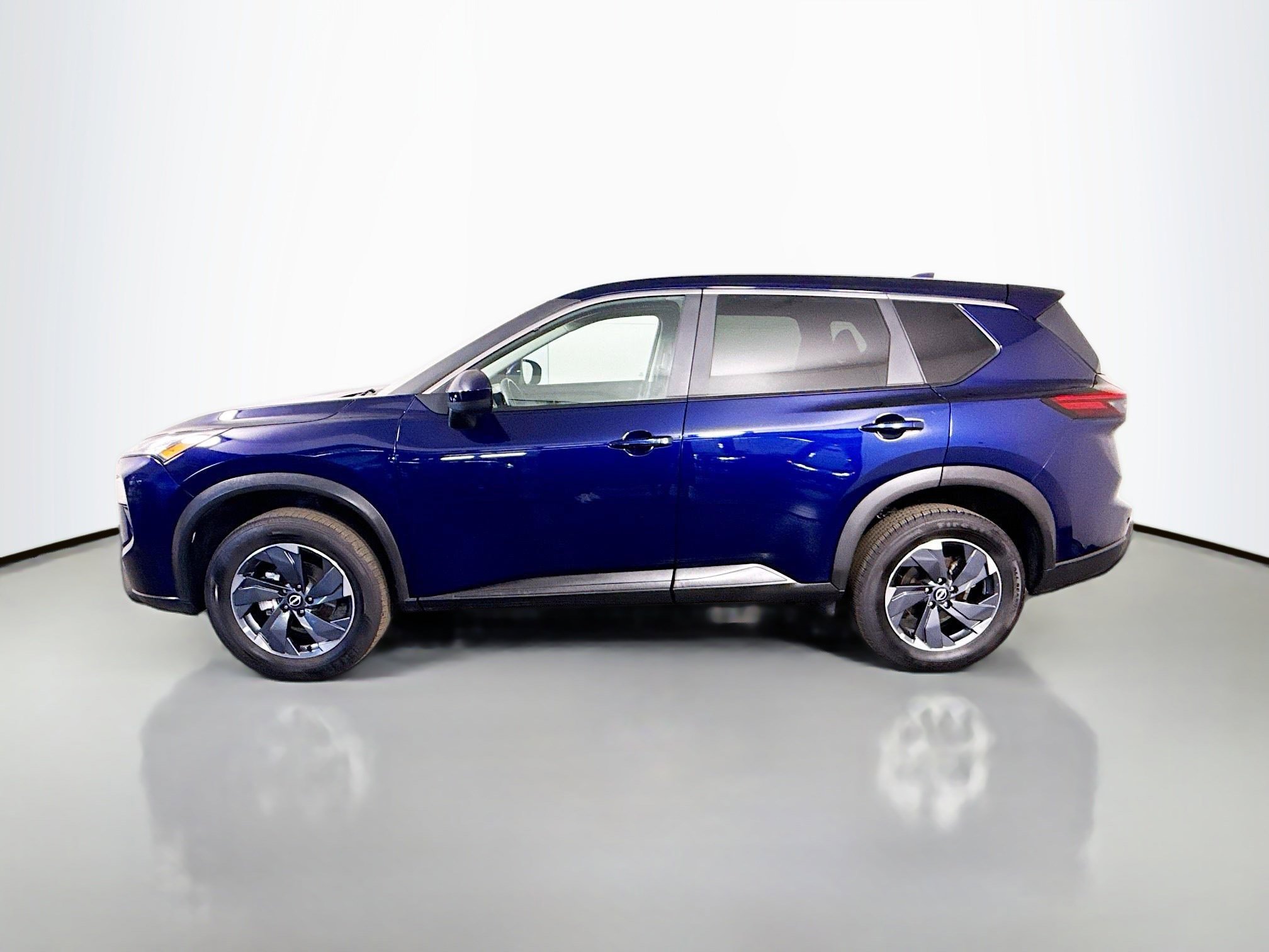Used 2025 Nissan Rogue SV image 6