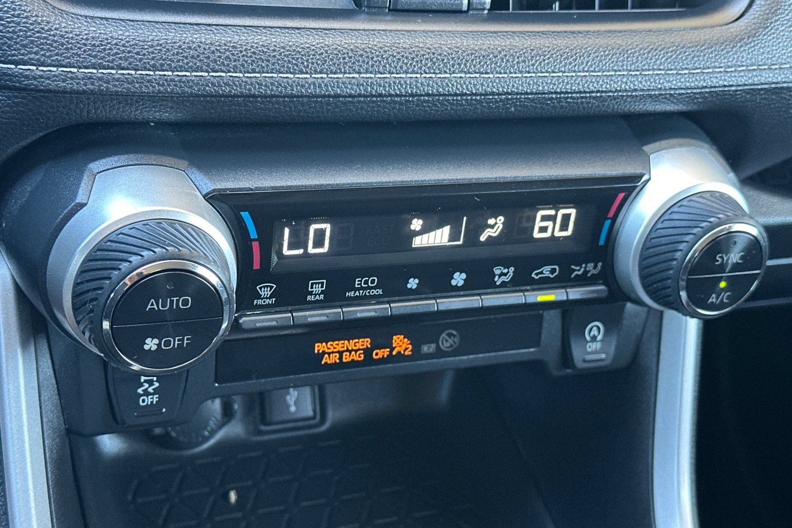 Used 2021 Toyota RAV4 XLE AWD/4WD image 26