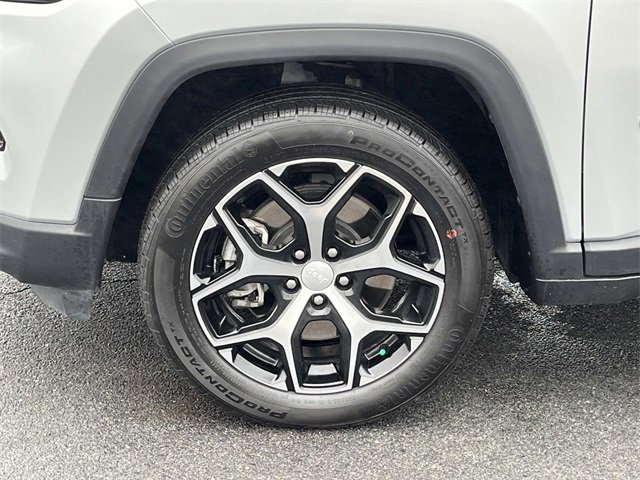 Used 2024 Jeep Compass Limited w/ Mopar Graphics Package image 11