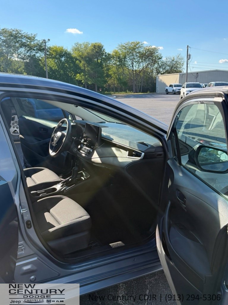 Used 2025 Toyota Corolla LE FWD image 15