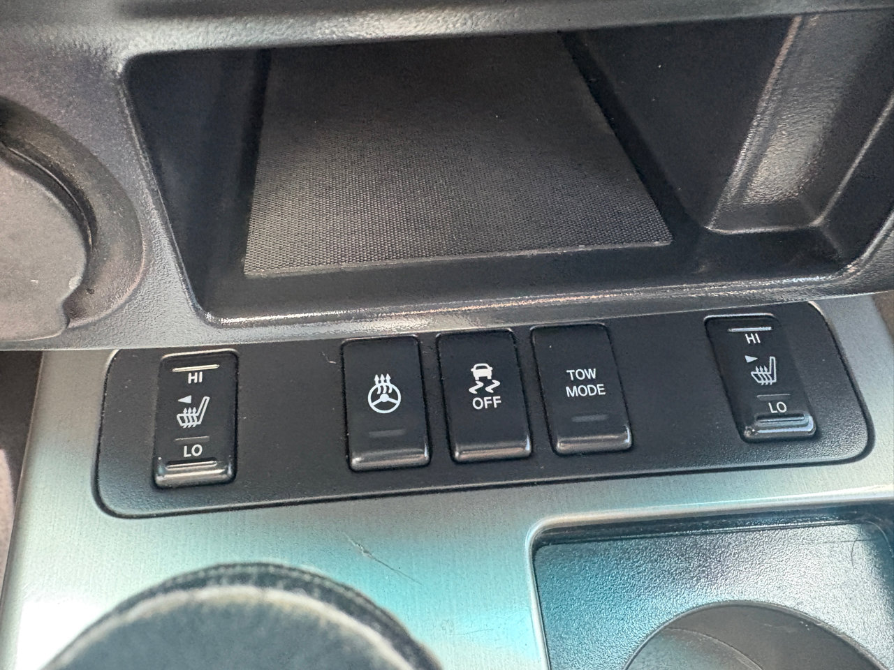 Used 2014 Nissan Armada Platinum w/ 2nd Row Captain Seat Package image 13