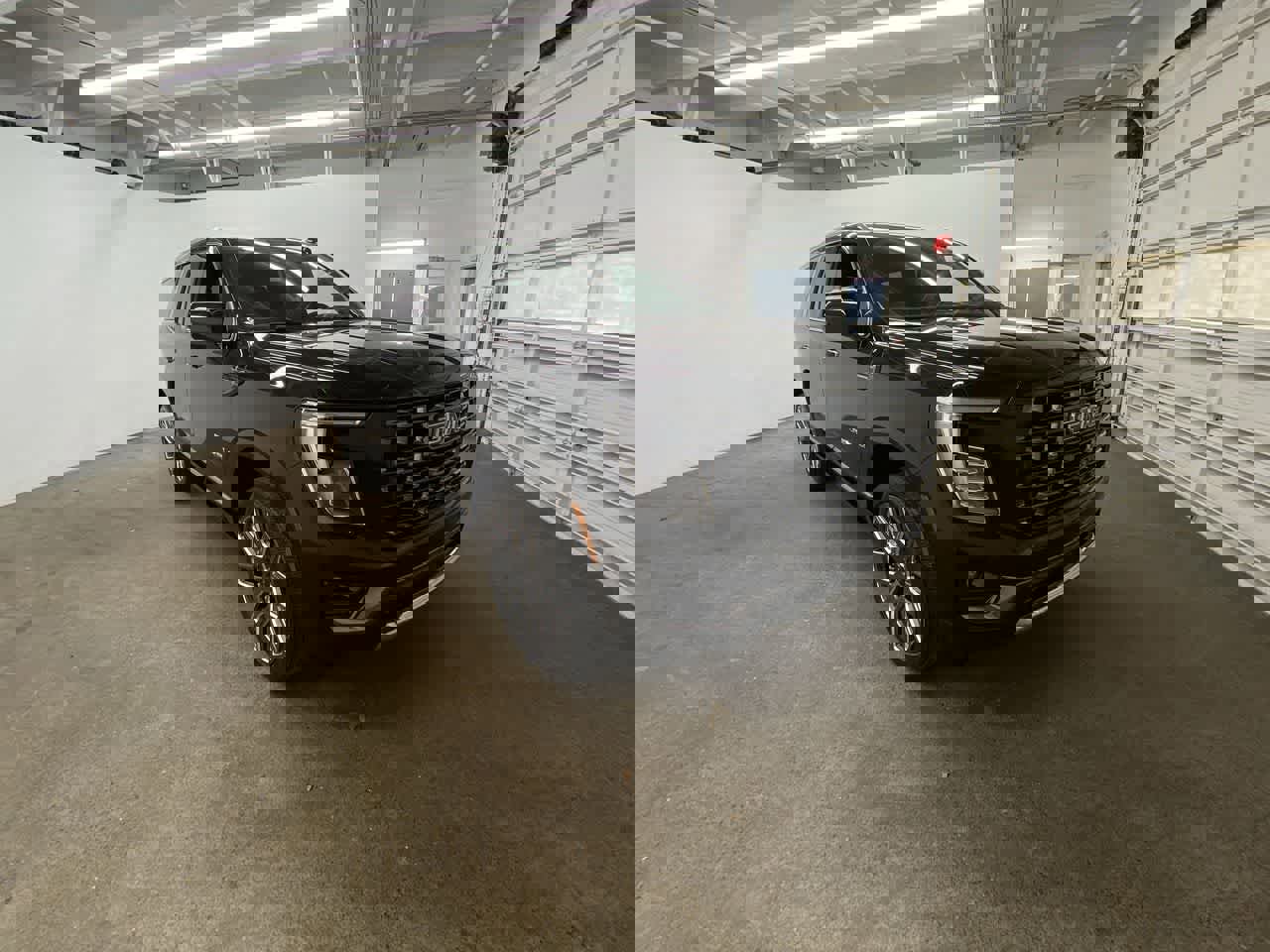 Used 2025 GMC Yukon Denali Ultimate w/ LPO, Floor Liner Package image 8