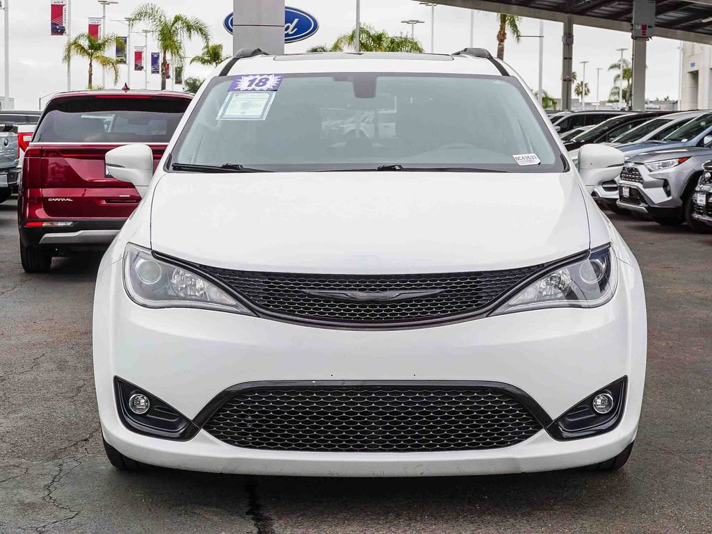 Used 2018 Chrysler Pacifica Limited FWD image 2
