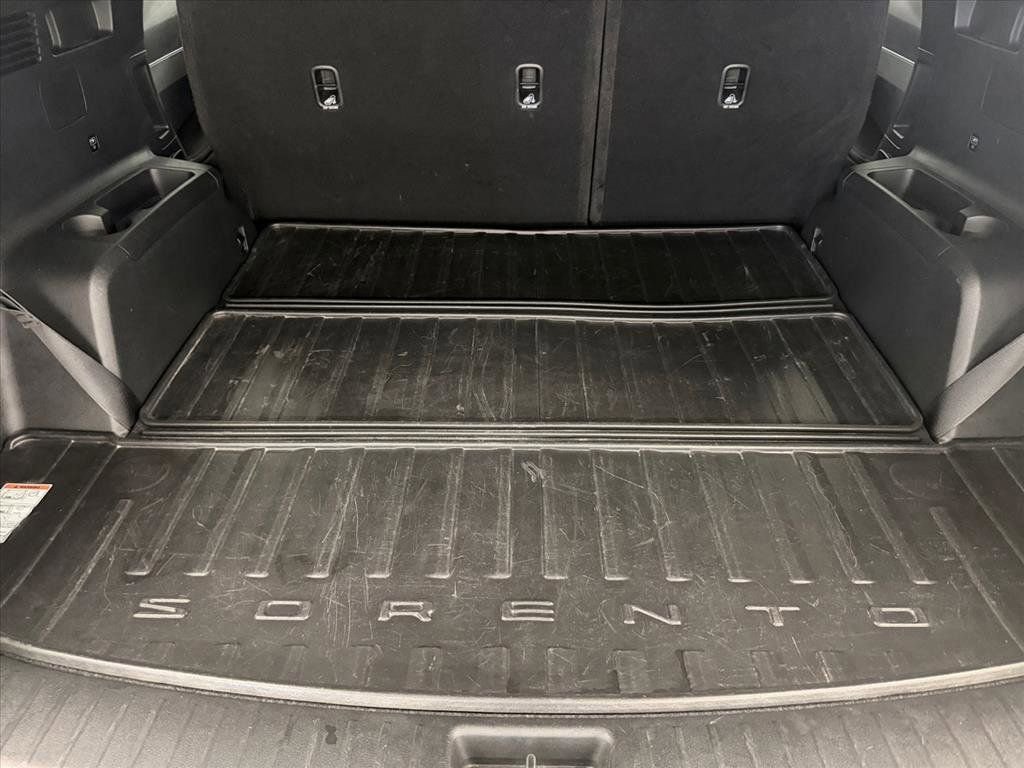 Used 2023 Kia Sorento LX image 20