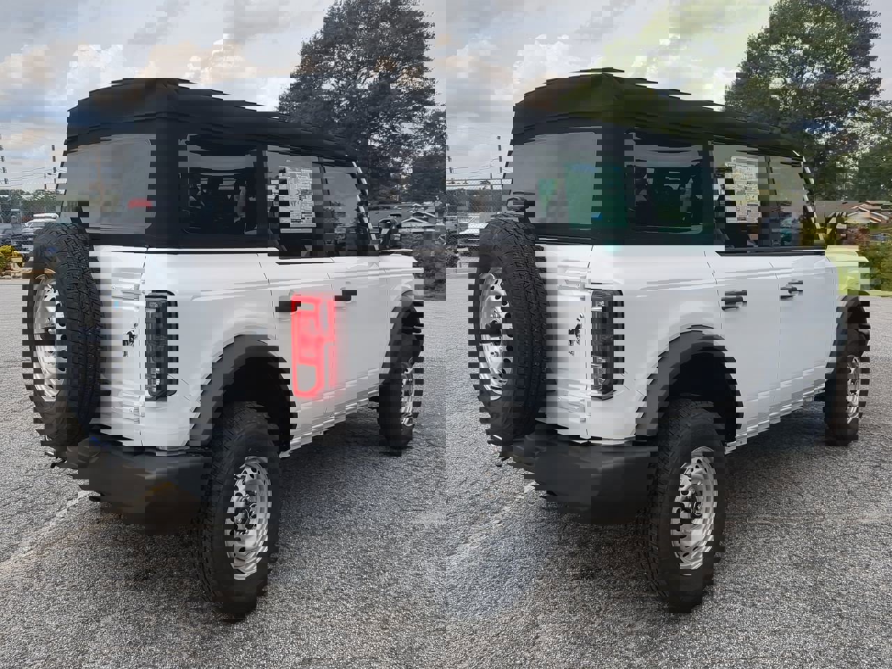 New 2025 Ford Bronco 4-Door image 3