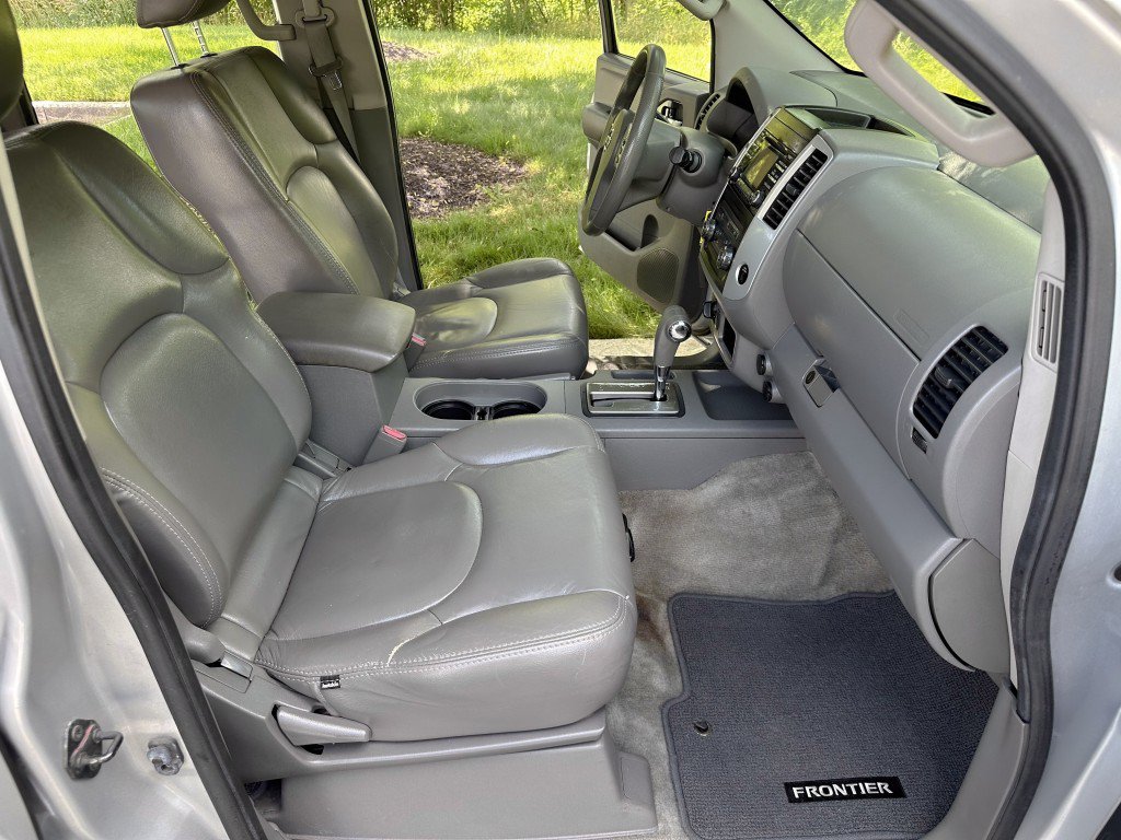 Used 2013 Nissan Frontier SV AWD/4WD image 26