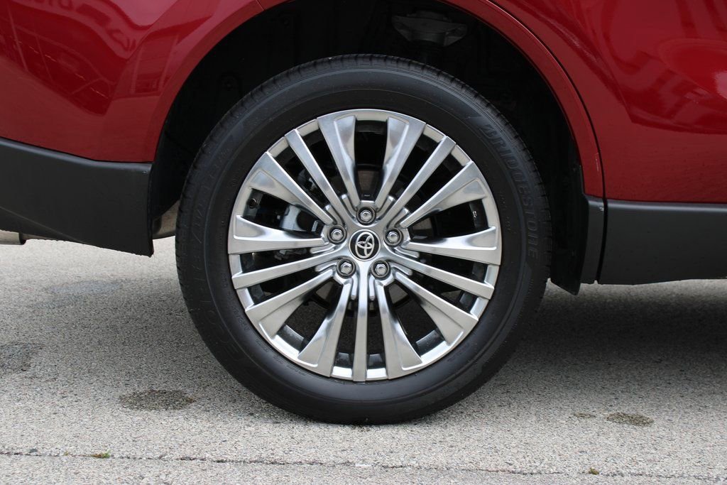 Used 2024 Toyota Venza XLE AWD/4WD image 30