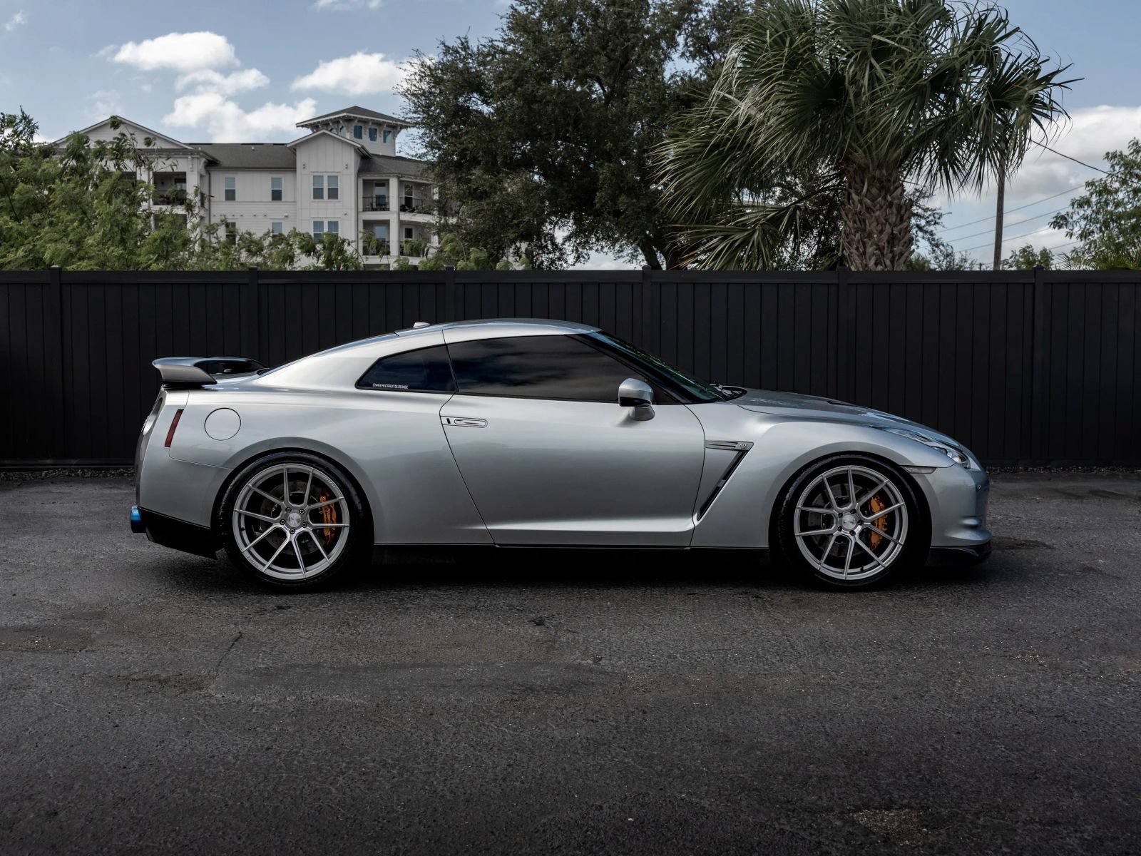 Used 2009 Nissan GT-R Premium AWD/4WD image 2