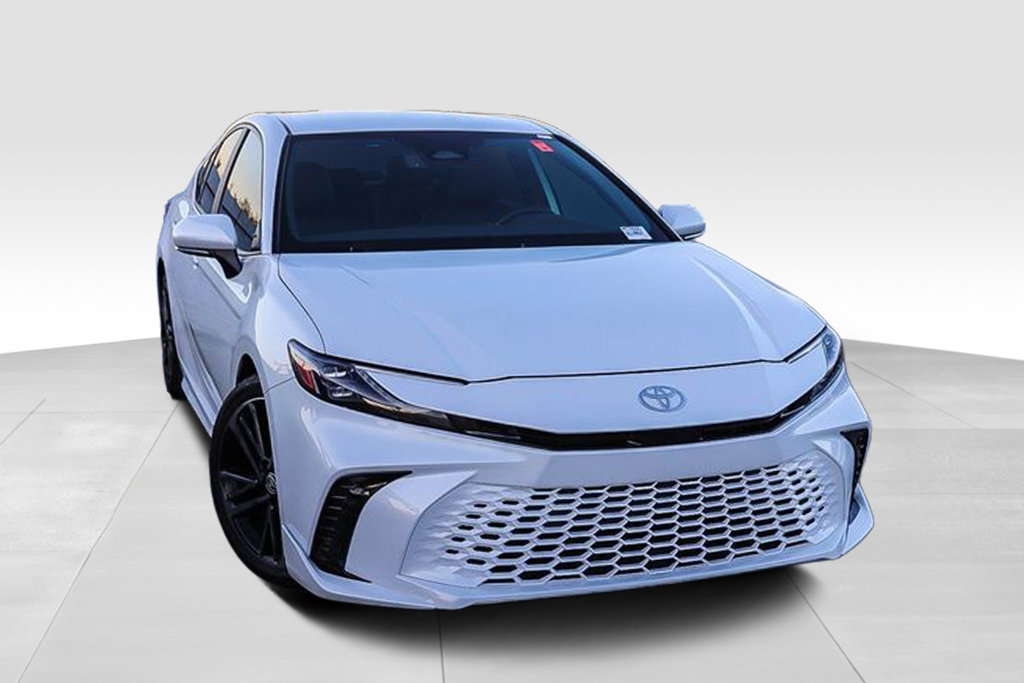 Used 2025 Toyota Camry XSE FWD image 2