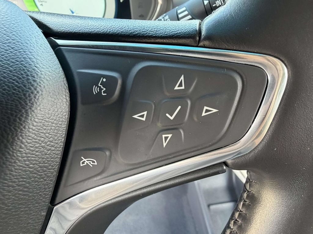 Used 2020 Chevrolet Bolt LT FWD image 22