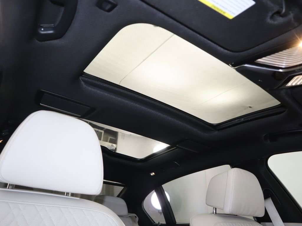 Certified 2022 BMW 750i xDrive w/ Luxury Rear Seating Package image 19