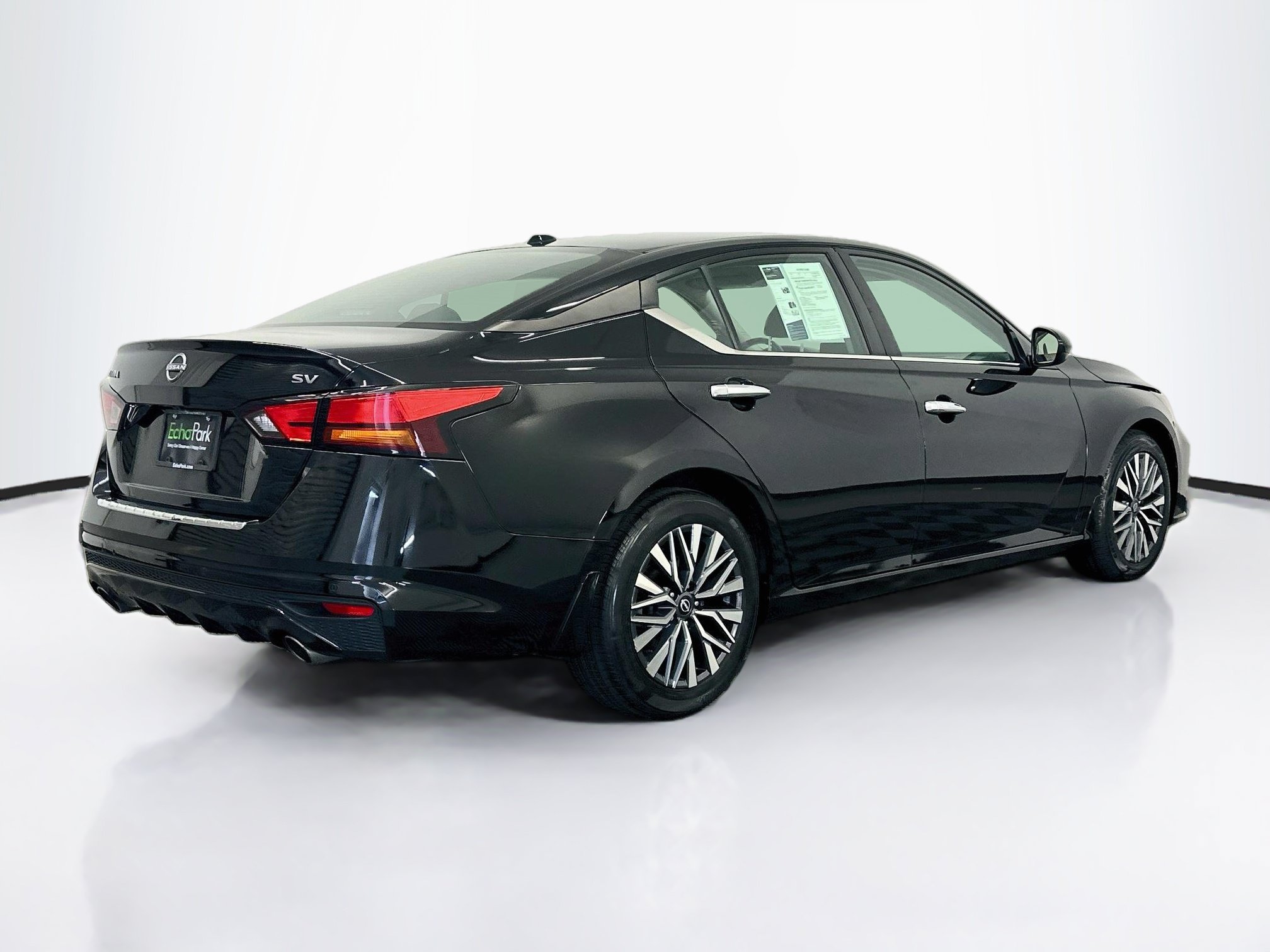 Used 2023 Nissan Altima 2.5 SV w/ SV Premium Package FWD image 9