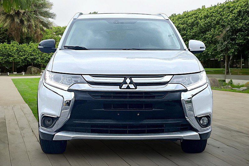 Used 2017 Mitsubishi Outlander SEL FWD image 2
