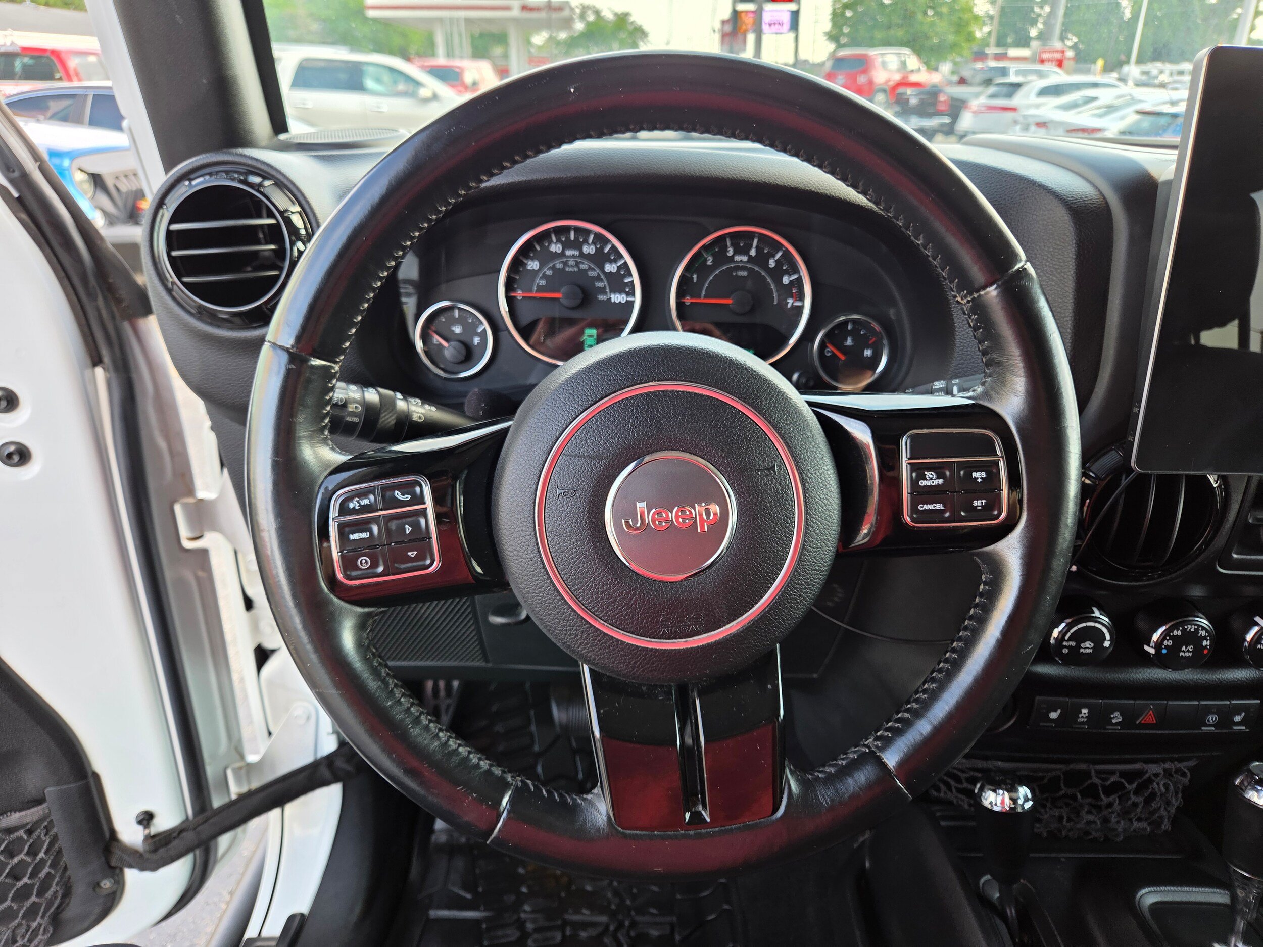 Used 2015 Jeep Wrangler Unlimited Sahara AWD/4WD image 6