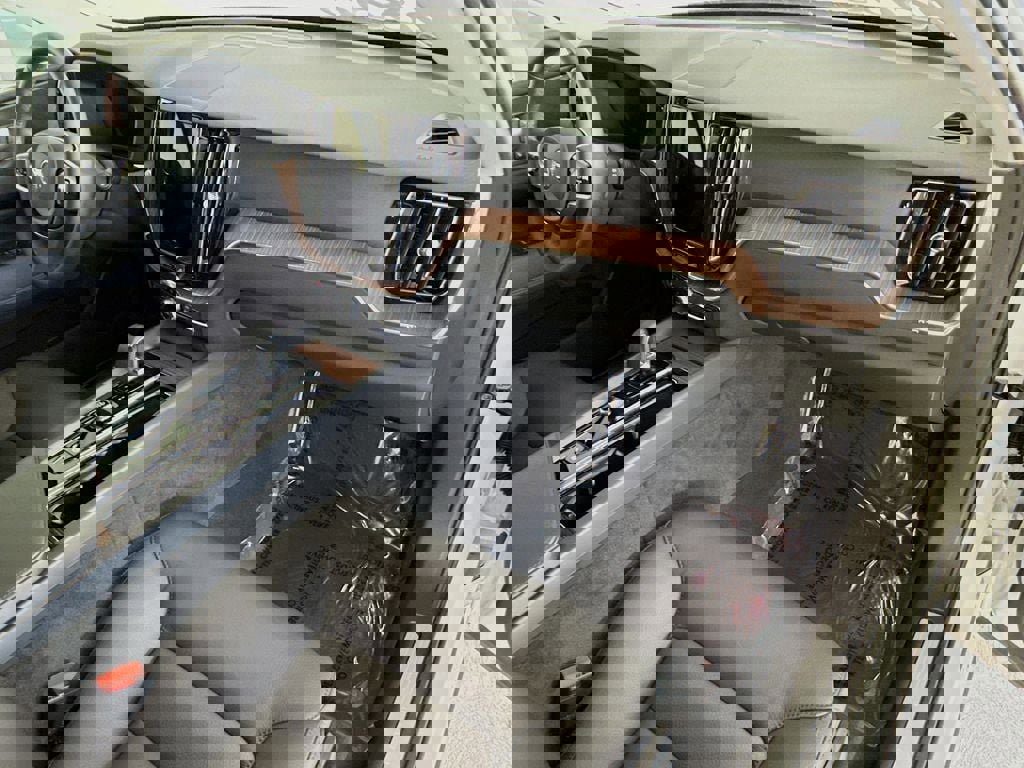 Certified 2023 Volvo XC60 B5 Plus w/ Protection Package Premier image 29