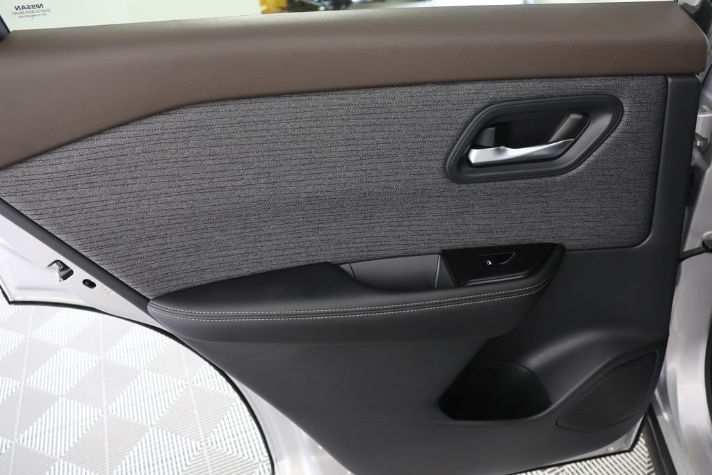 Used 2022 Nissan Rogue SV AWD/4WD image 25