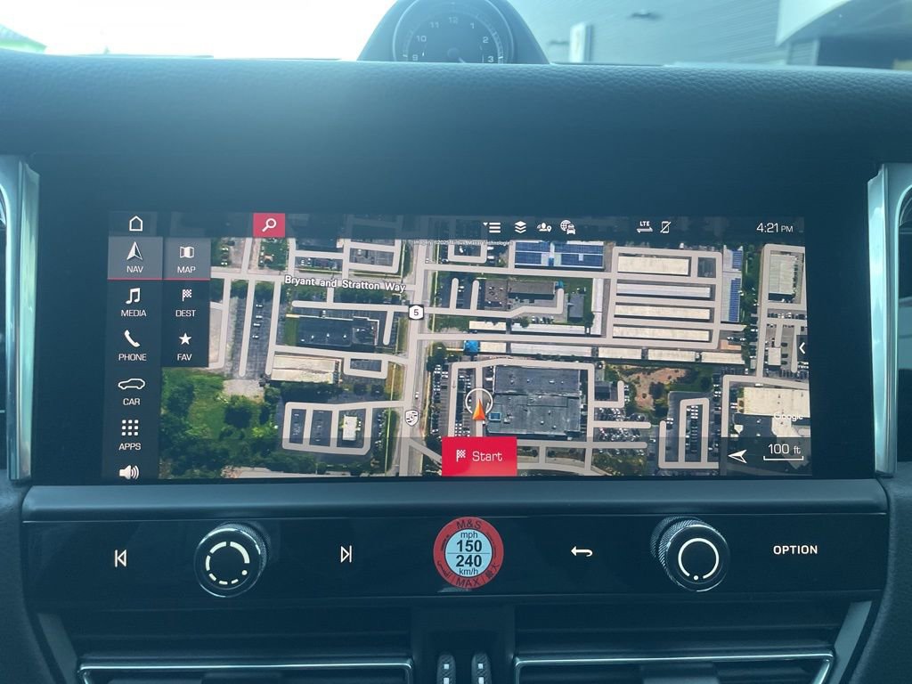 Certified 2025 Porsche Macan image 28