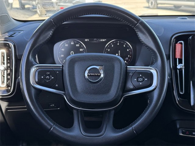 Used 2021 Volvo XC40 T4 Momentum image 12