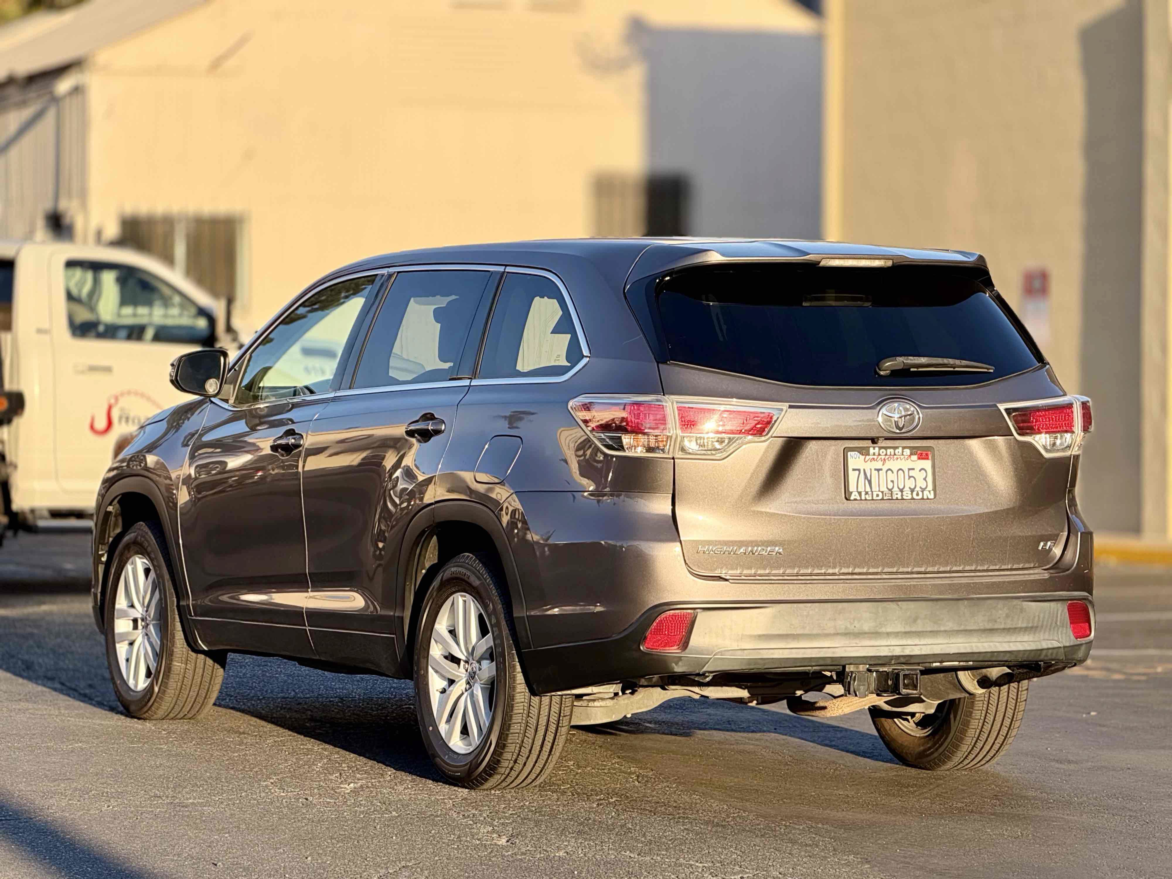 Used 2015 Toyota Highlander LE FWD image 5