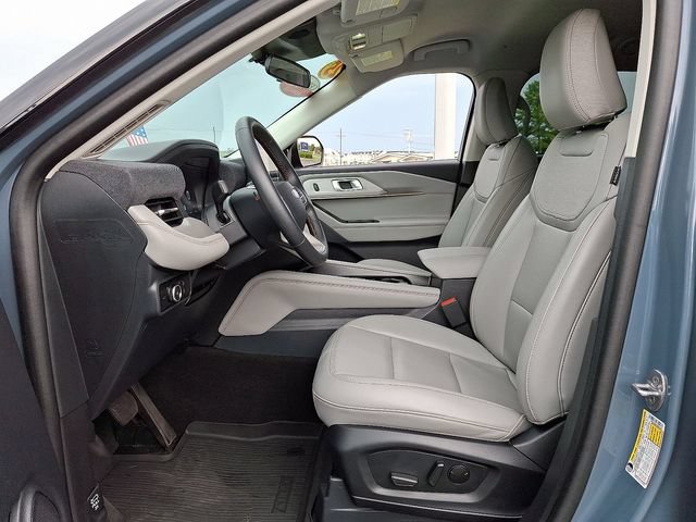 Certified 2025 Ford Explorer Active w/ Active Comfort Package AWD/4WD image 14