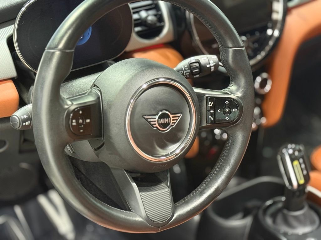 Used 2024 MINI Cooper SE w/ Signature Upholstery Package image 12