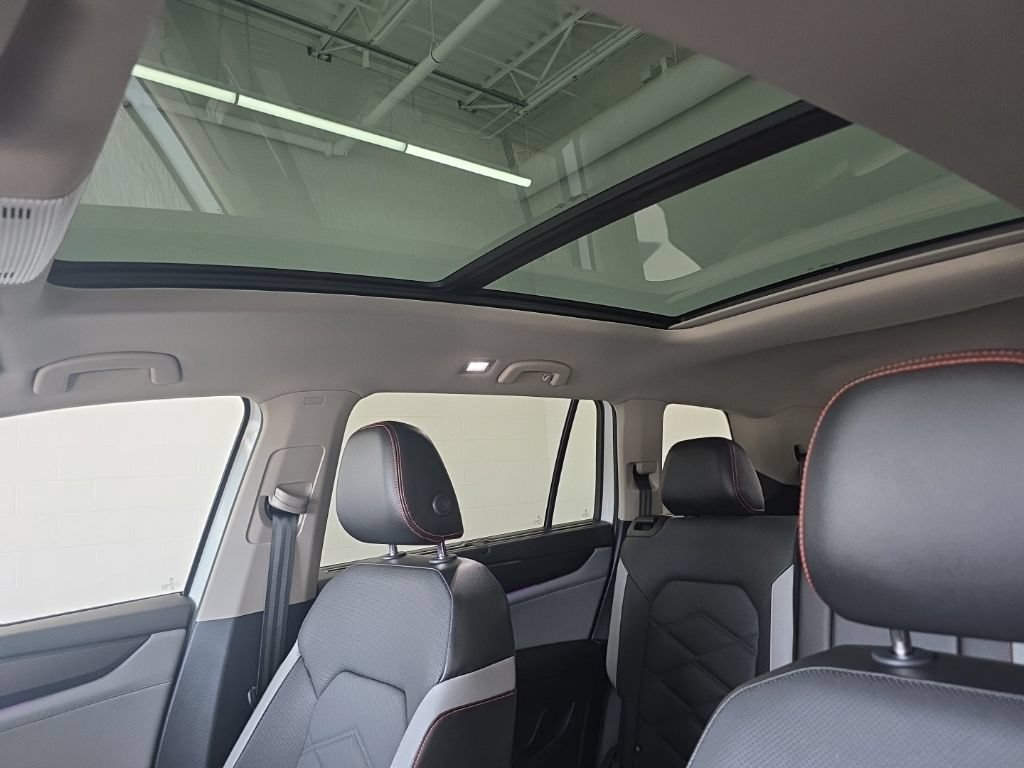 Certified 2024 Volkswagen Atlas Peak Edition SE AWD/4WD image 50