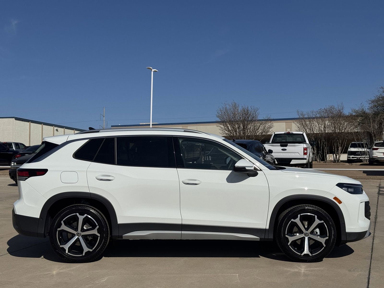 New 2026 Volkswagen Tiguan SE image 3