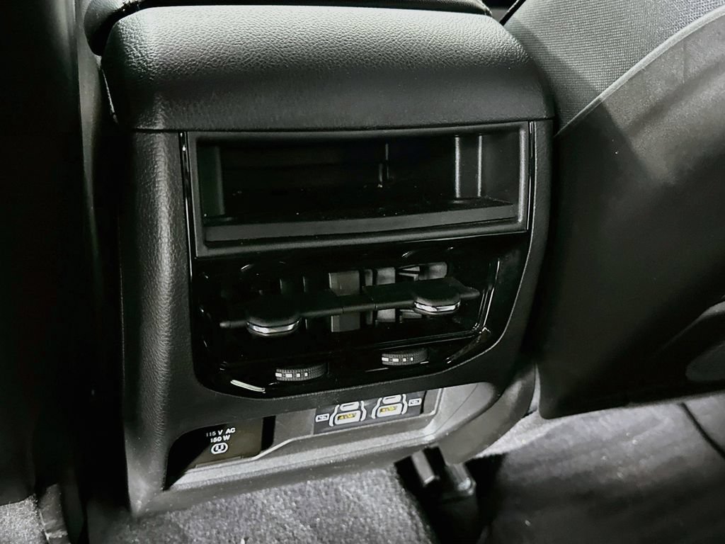 Used 2023 Jeep Grand Cherokee Altitude AWD/4WD image 32