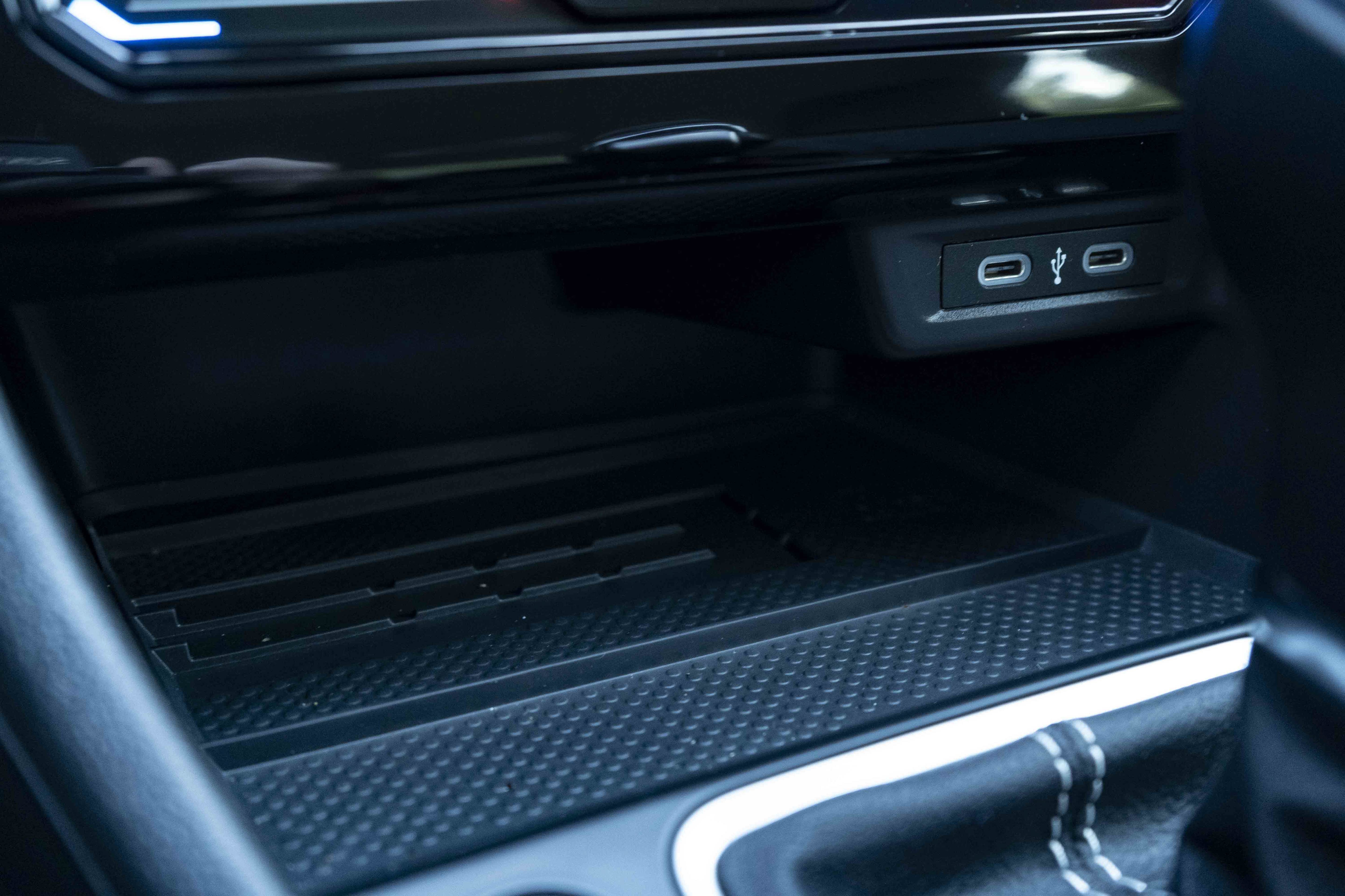 Certified 2025 Volkswagen Jetta SE w/ Sunroof Package FWD image 30