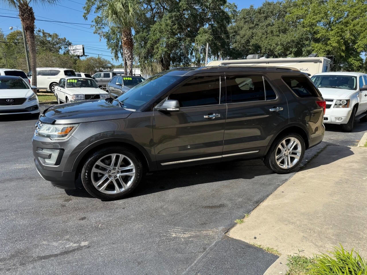Used 2016 Ford Explorer Limited image 3