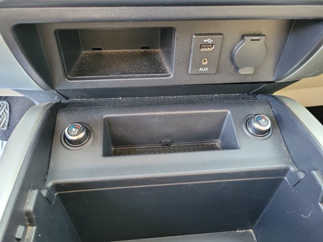 Used 2017 Nissan Titan SV image 26