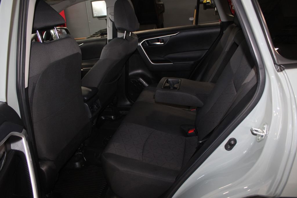 Used 2022 Toyota RAV4 XLE AWD/4WD image 16