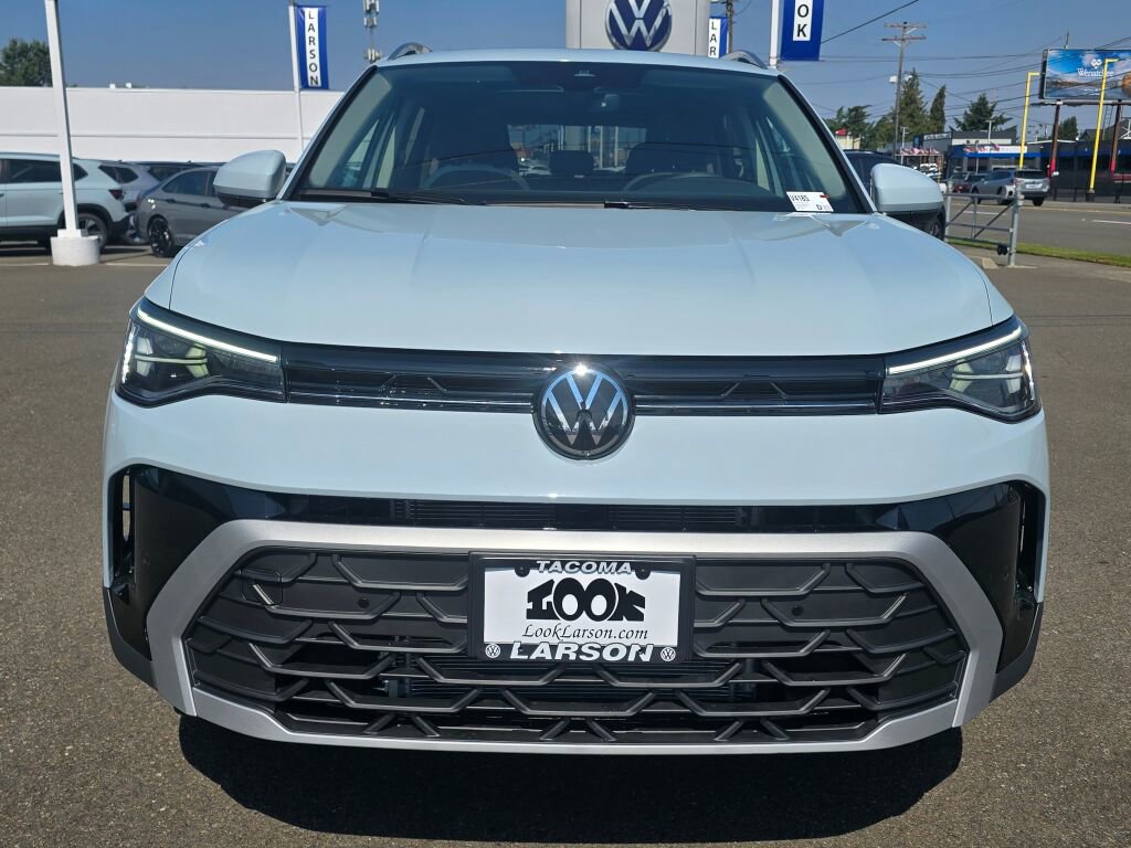 New 2025 Volkswagen Taos SE image 9