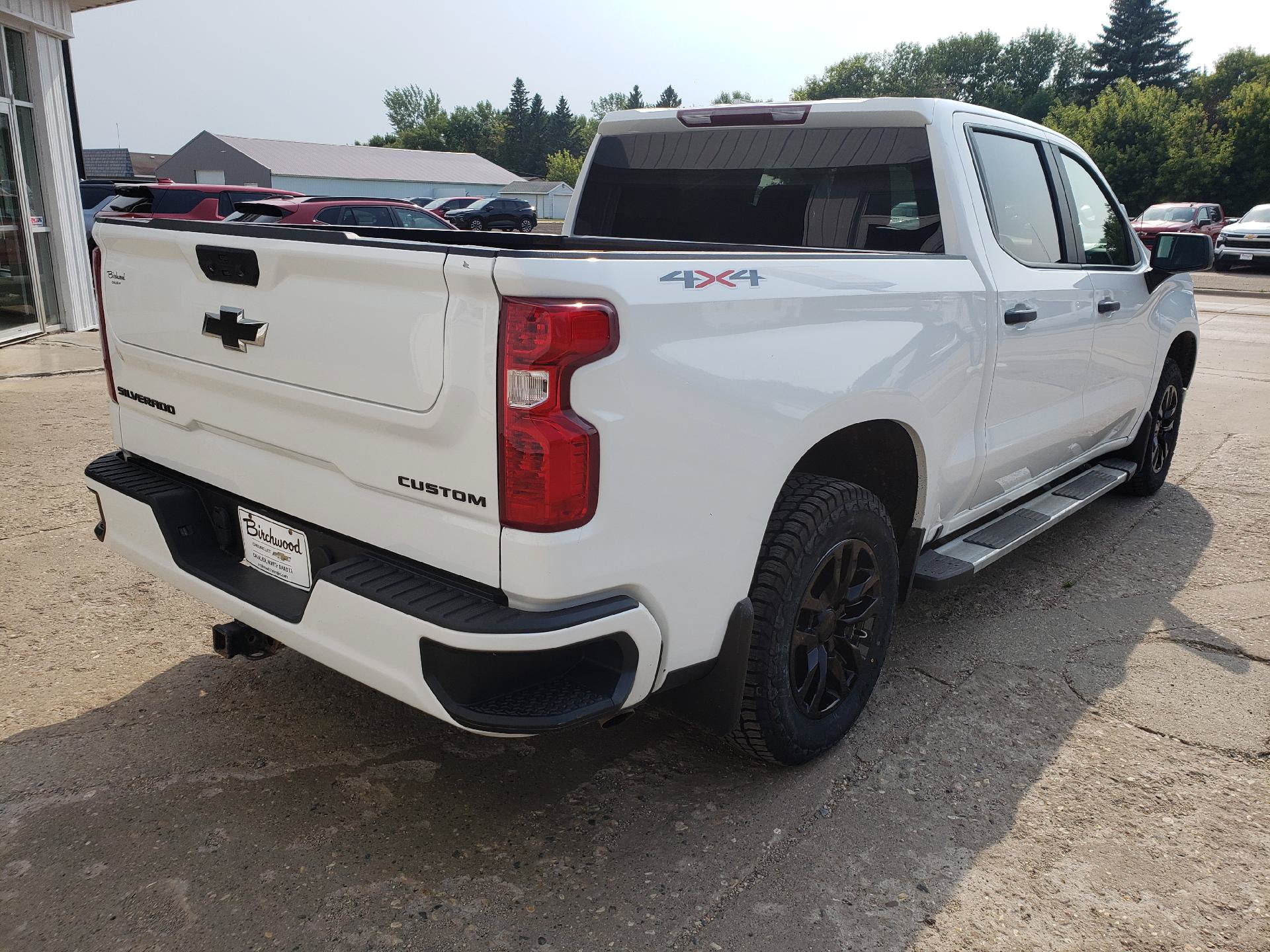 Used 2022 Chevrolet Silverado 1500 Custom w/ LPO, Dark Essentials Package AWD/4WD image 5
