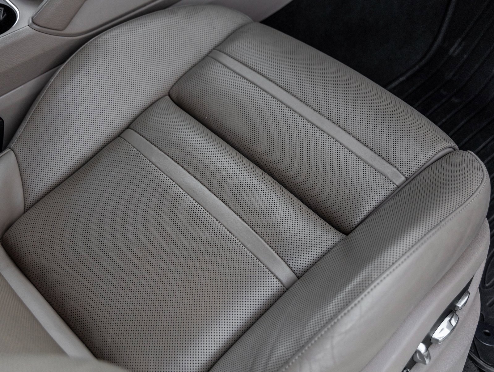 Used 2020 Porsche Cayenne image 44