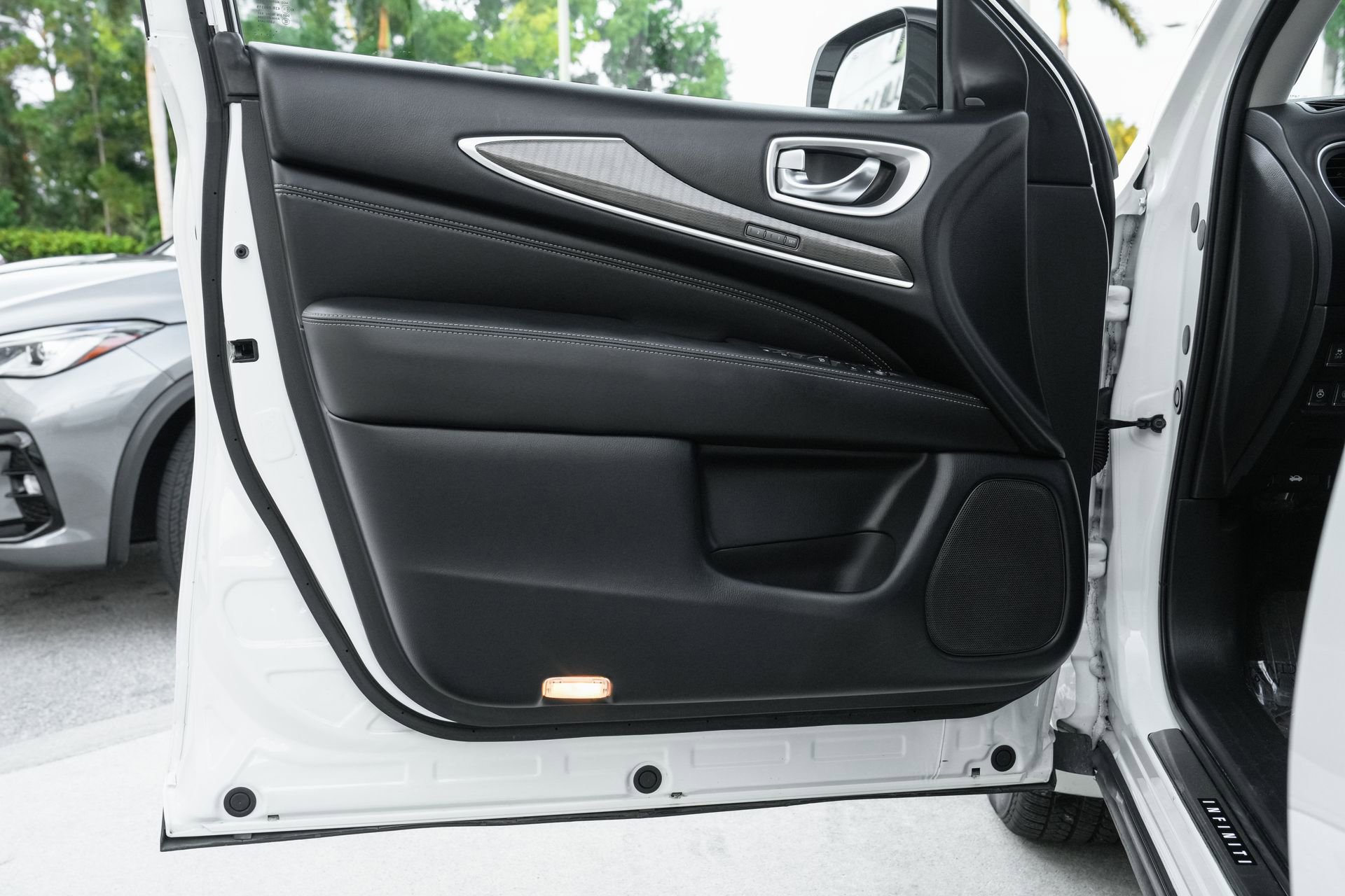 Used 2019 INFINITI QX60 Luxe w/ Essential Package image 29