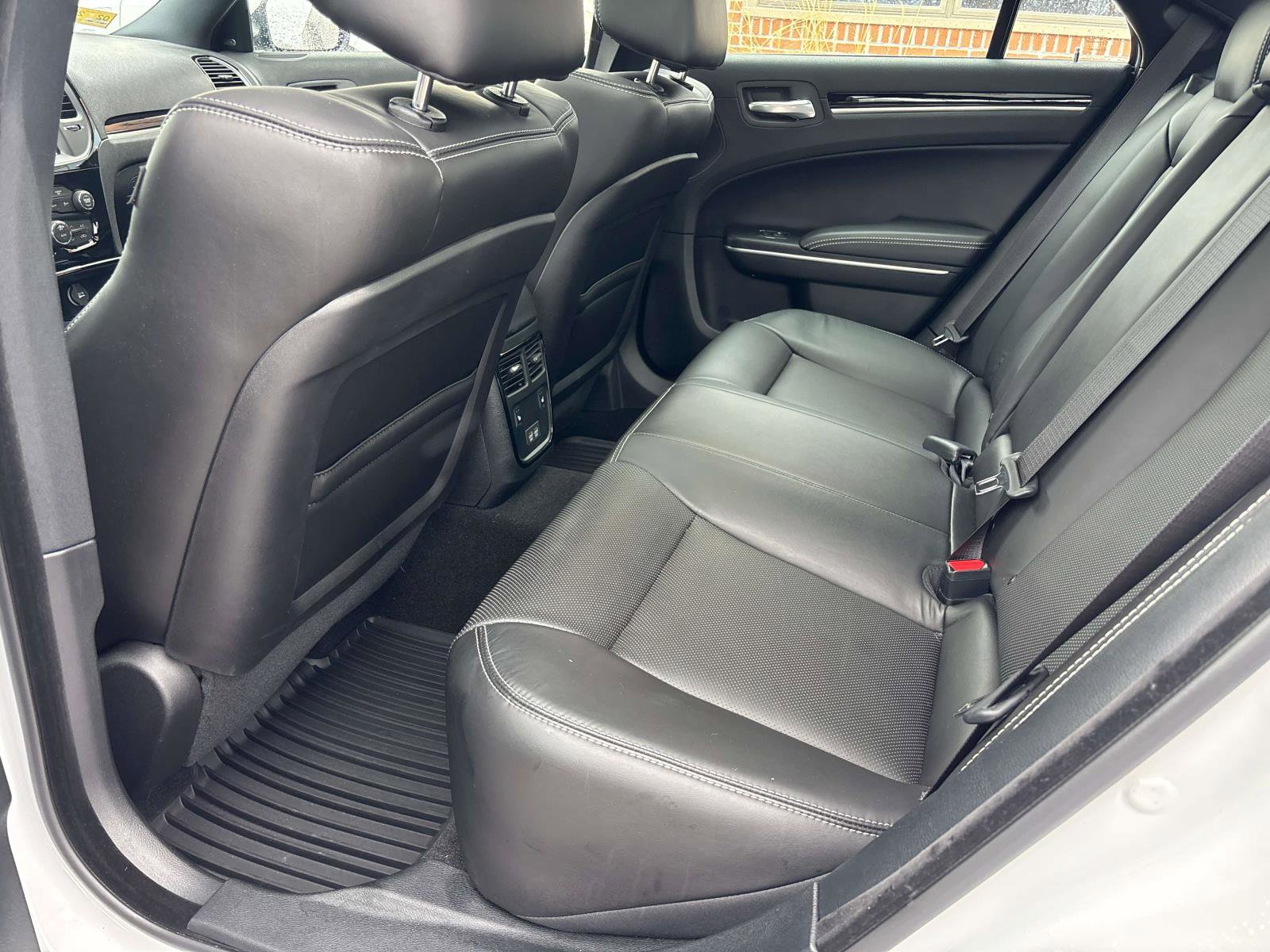Used 2023 Chrysler 300 S w/ Comfort Group RWD image 7