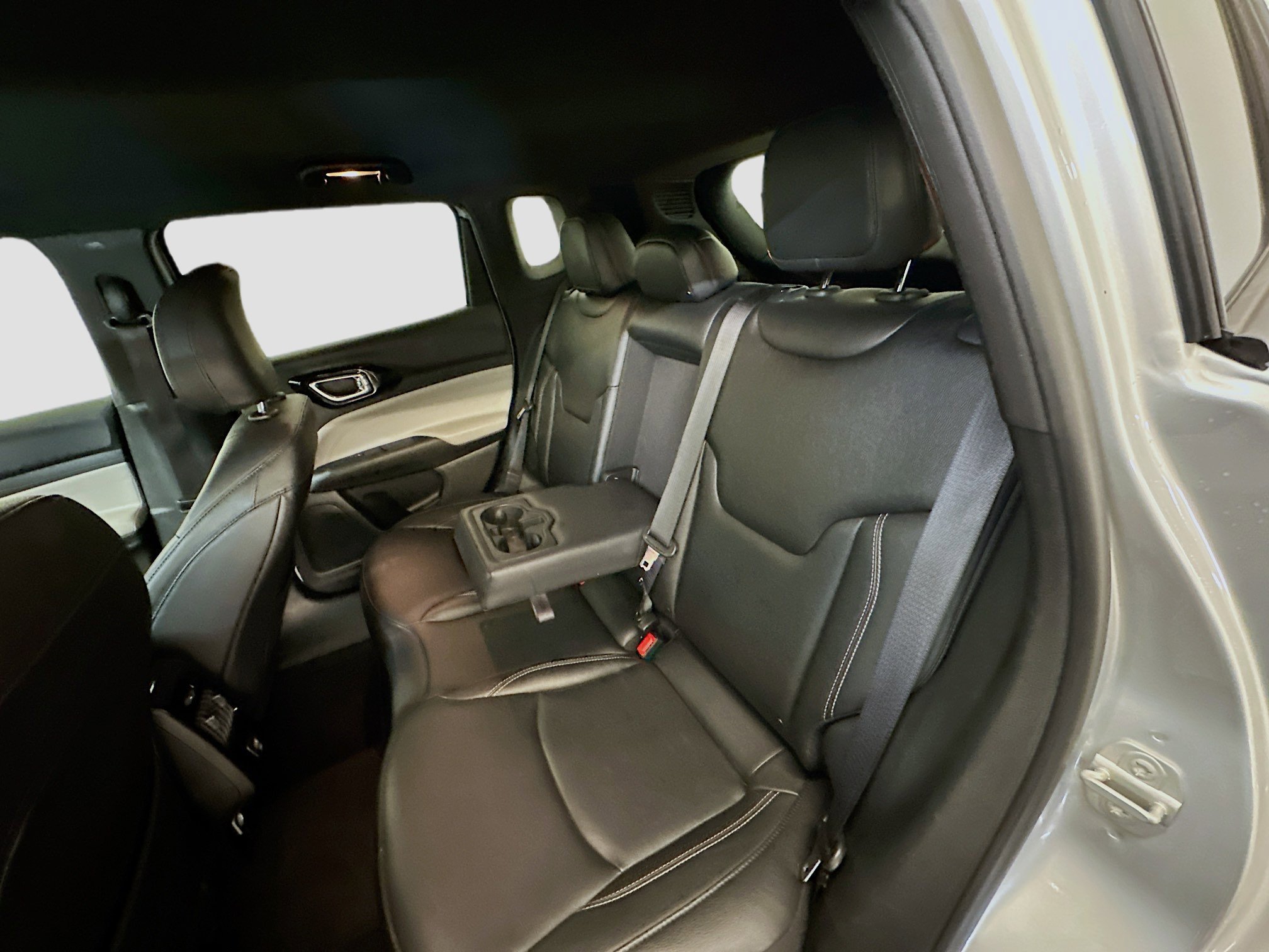 Used 2025 Jeep Compass Limited image 28