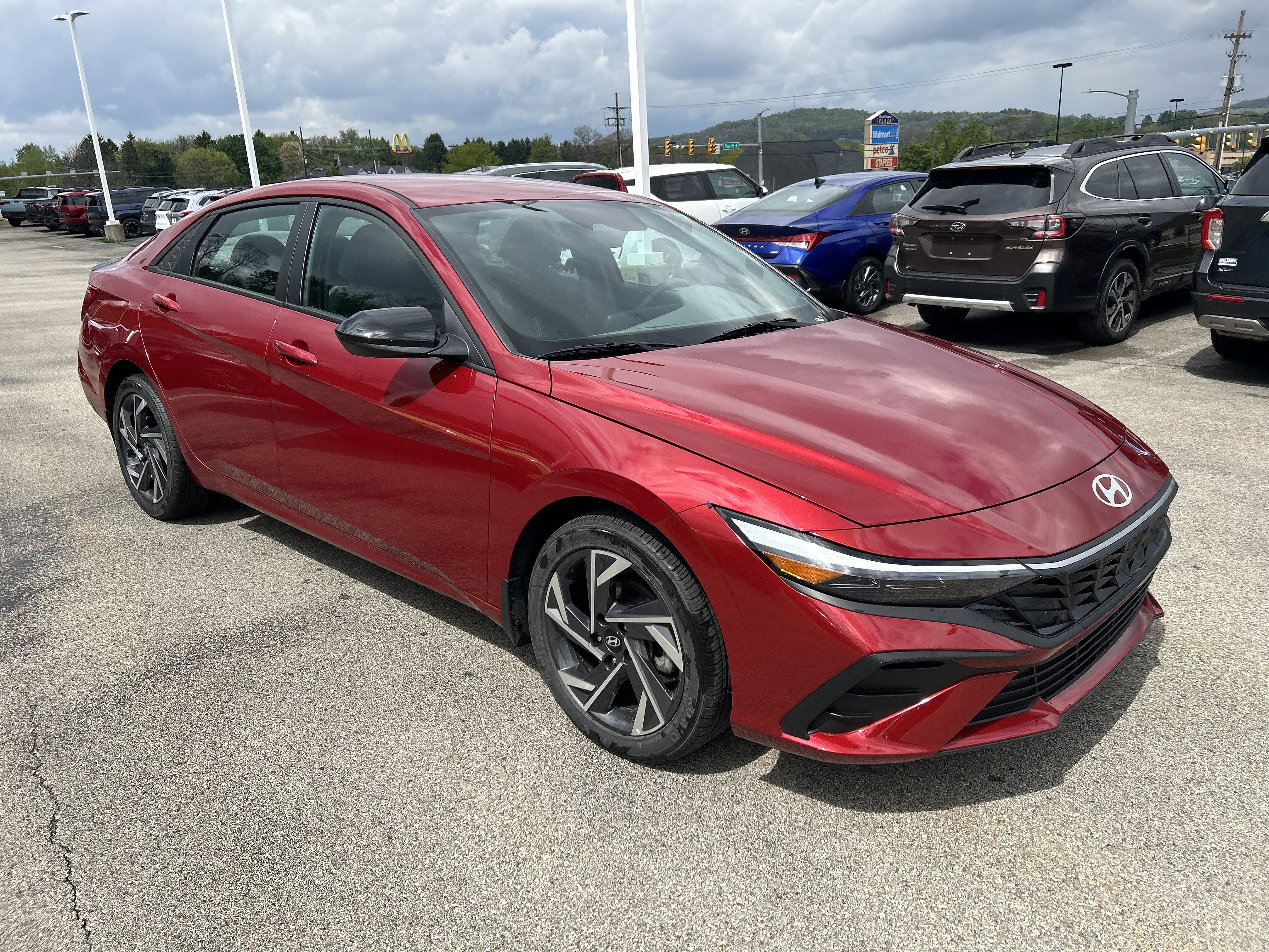 Used 2025 Hyundai Elantra Sport FWD image 2