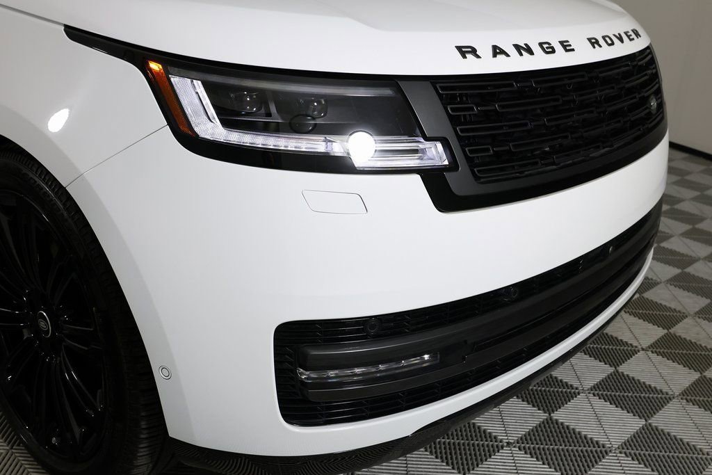 Used 2025 Land Rover Range Rover SE image 46