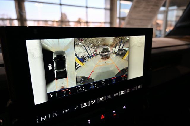 Used 2025 GMC Hummer EV 2X w/ LPO, Dark Essentials Package image 17