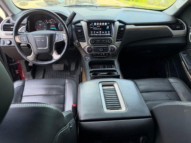 Used 2019 GMC Yukon Denali w/ Denali Ultimate Package AWD/4WD image 32