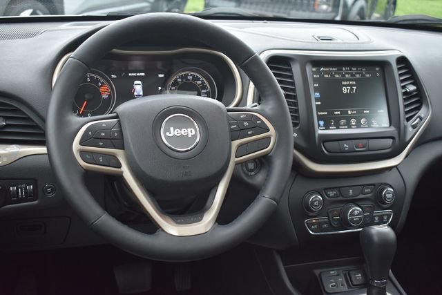 Used 2018 Jeep Cherokee Limited w/ High Altitude Package FWD image 18