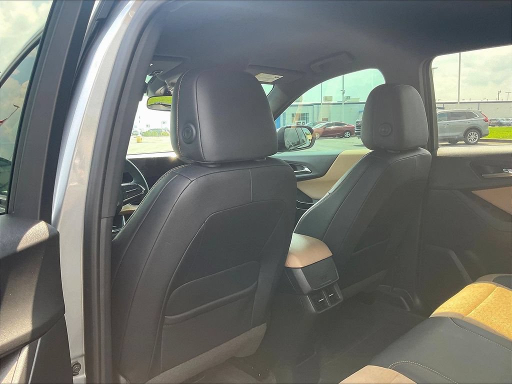 Used 2025 Chevrolet Equinox ACTIV FWD image 23
