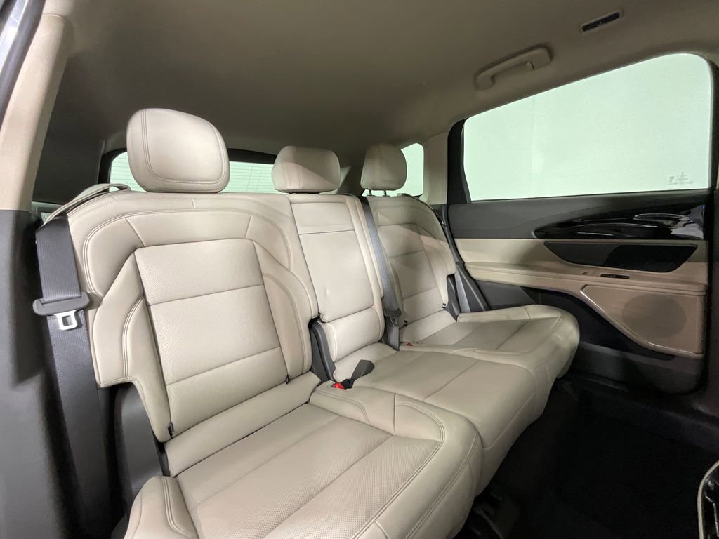 Used 2025 Lincoln Nautilus Premier AWD/4WD image 22