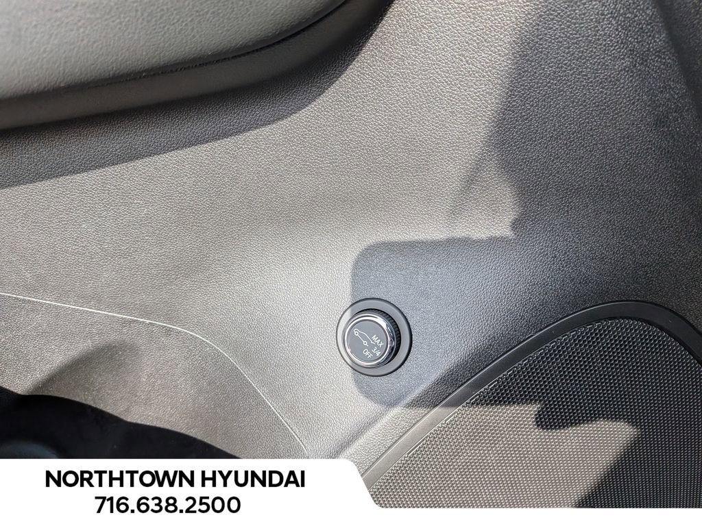 Used 2023 Buick Envision Essence image 30