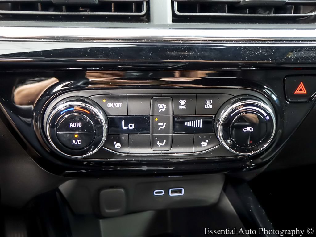 Used 2025 Chevrolet Trax RS FWD image 16