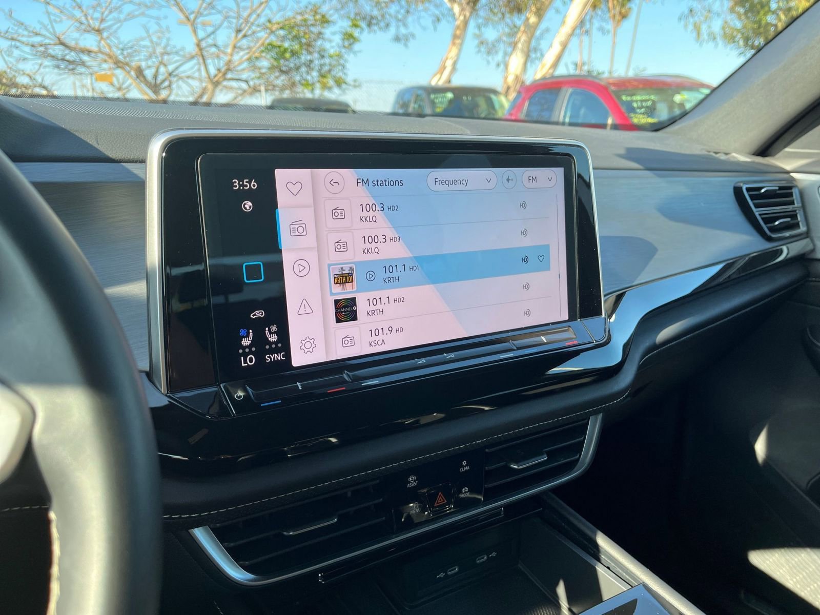 Used 2025 Volkswagen Atlas Cross Sport SE image 21